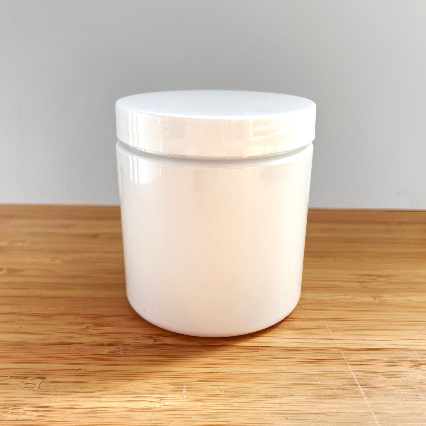 250ml white PET jar with white lid 70/400
